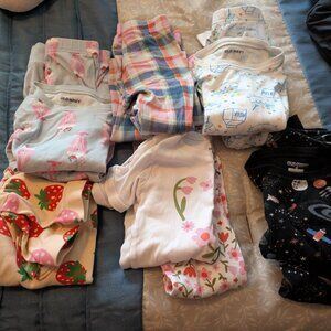 Old Navy 5T pajamas set